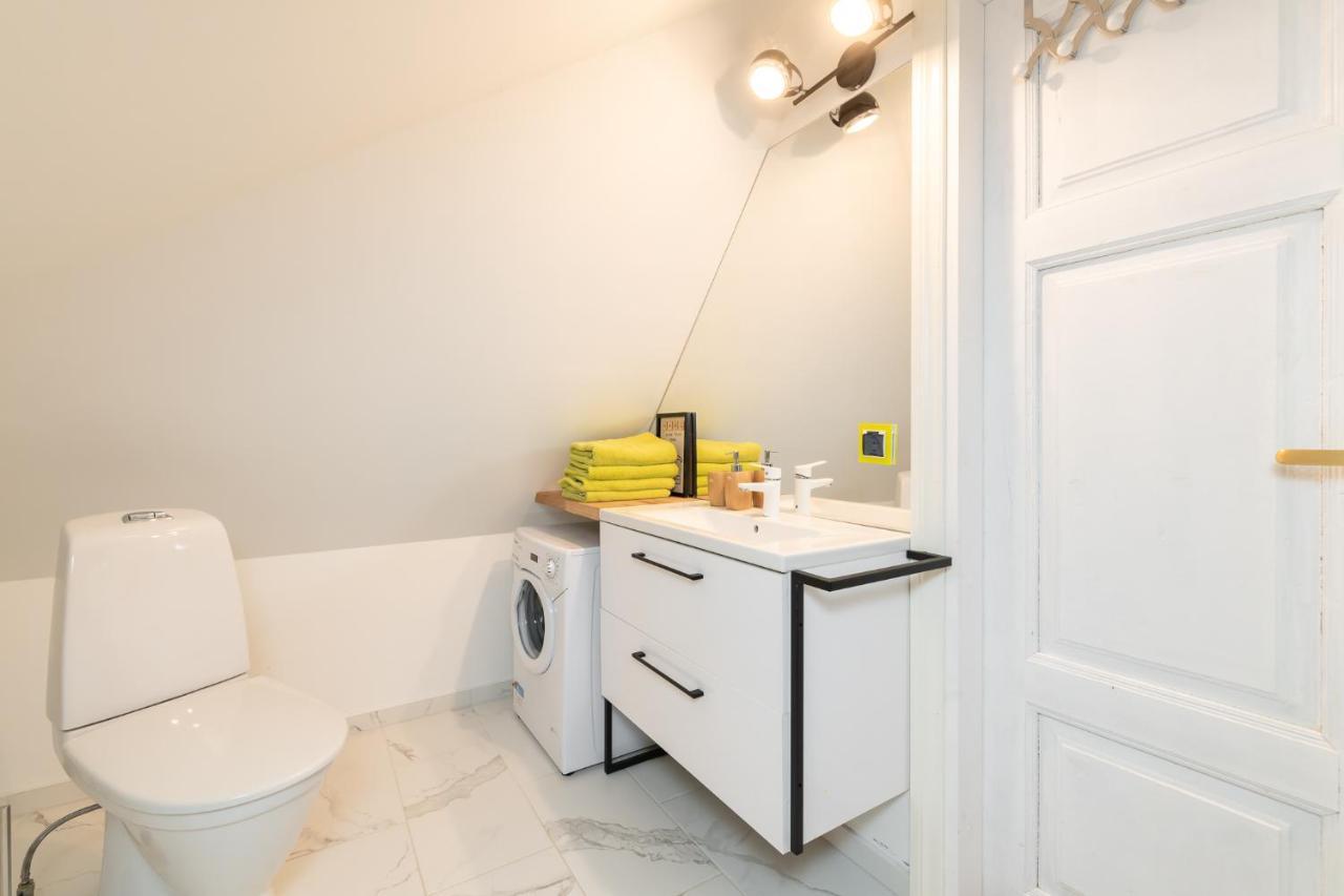 Tatari 32 Rooftop Apartment Tallinn Bagian luar foto