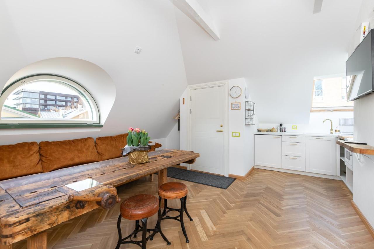 Tatari 32 Rooftop Apartment Tallinn Bagian luar foto