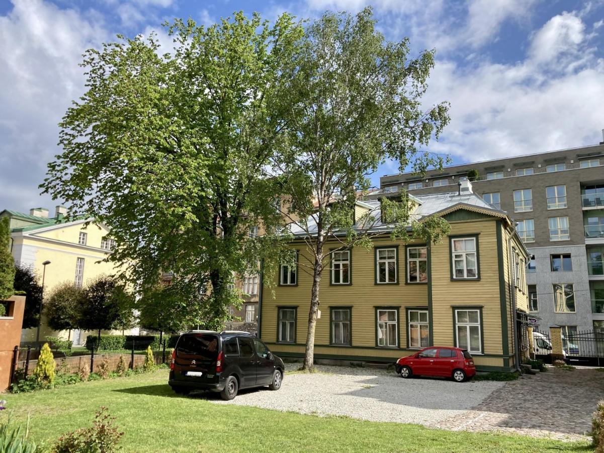 Tatari 32 Rooftop Apartment Tallinn Bagian luar foto